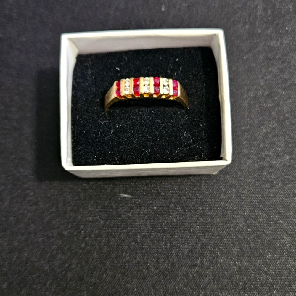 Gold diamond ruby ring